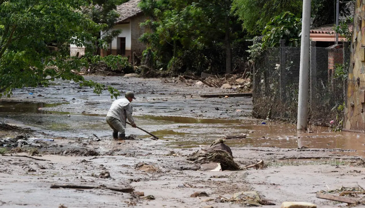 Samaipata: Ministro de Defensa reconoce que acciones son insuficientes, pero anuncia la habilitación de una carretera