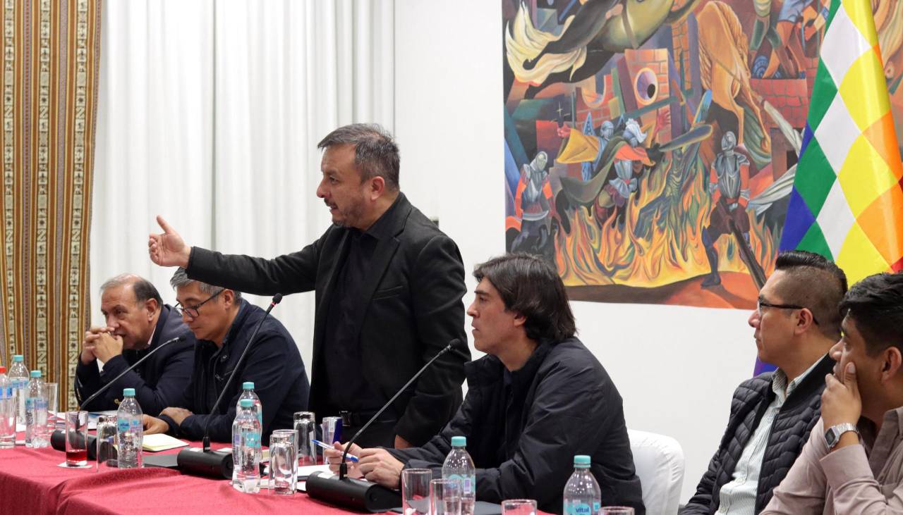 Gobierno convoca para este lunes al transporte, alcaldes y gobernadores para definir tarifas 