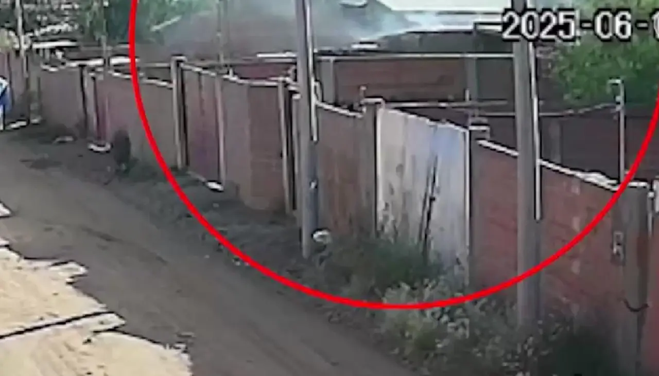 Un video registró la potente explosión que dejó al menos seis heridos y hasta levantó el techo de una casa