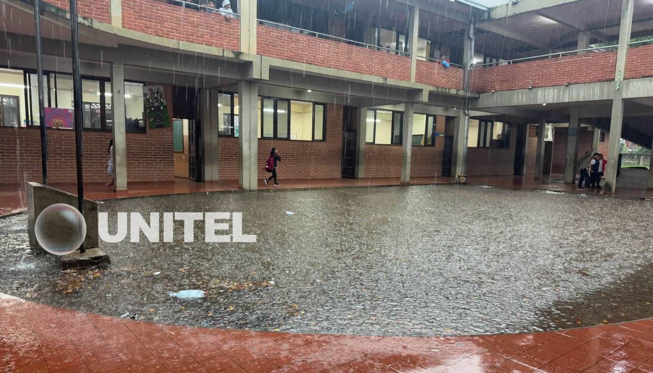 Santa Cruz: Pocos micros, calles inundadas y ausentismo escolar son consecuencias de la torrencial lluvia