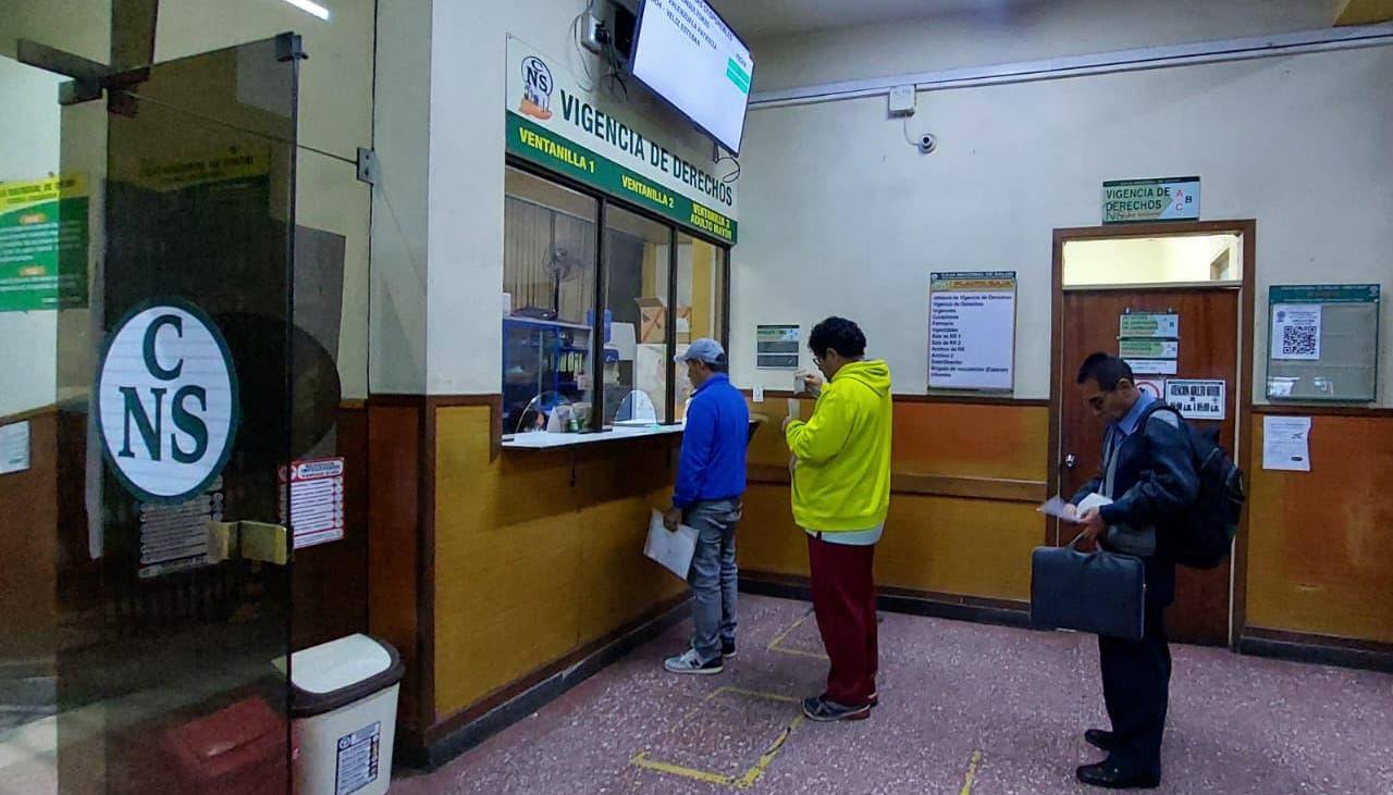 Retoman la atención en la CNS, pero trabajadores advierten con radicalizar sus medidas si no se atienden sus demandas