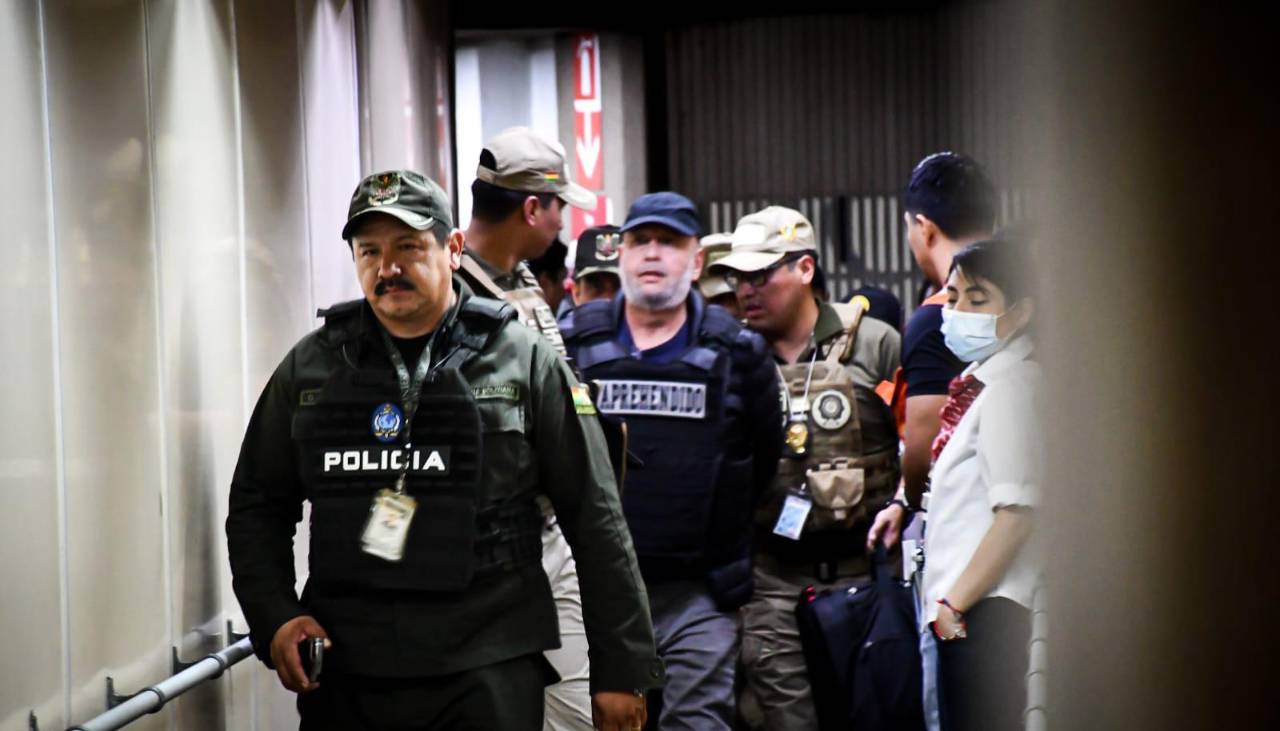 Trasladan a Murillo a La Paz para la audiencia que definirá su situación jurídica