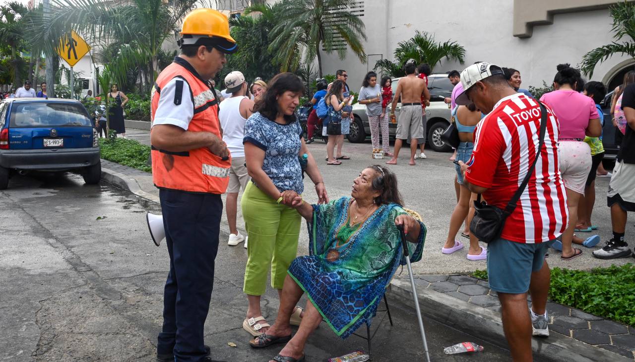 Un fuerte sismo de magnitud 6,5 sacude el centro en México