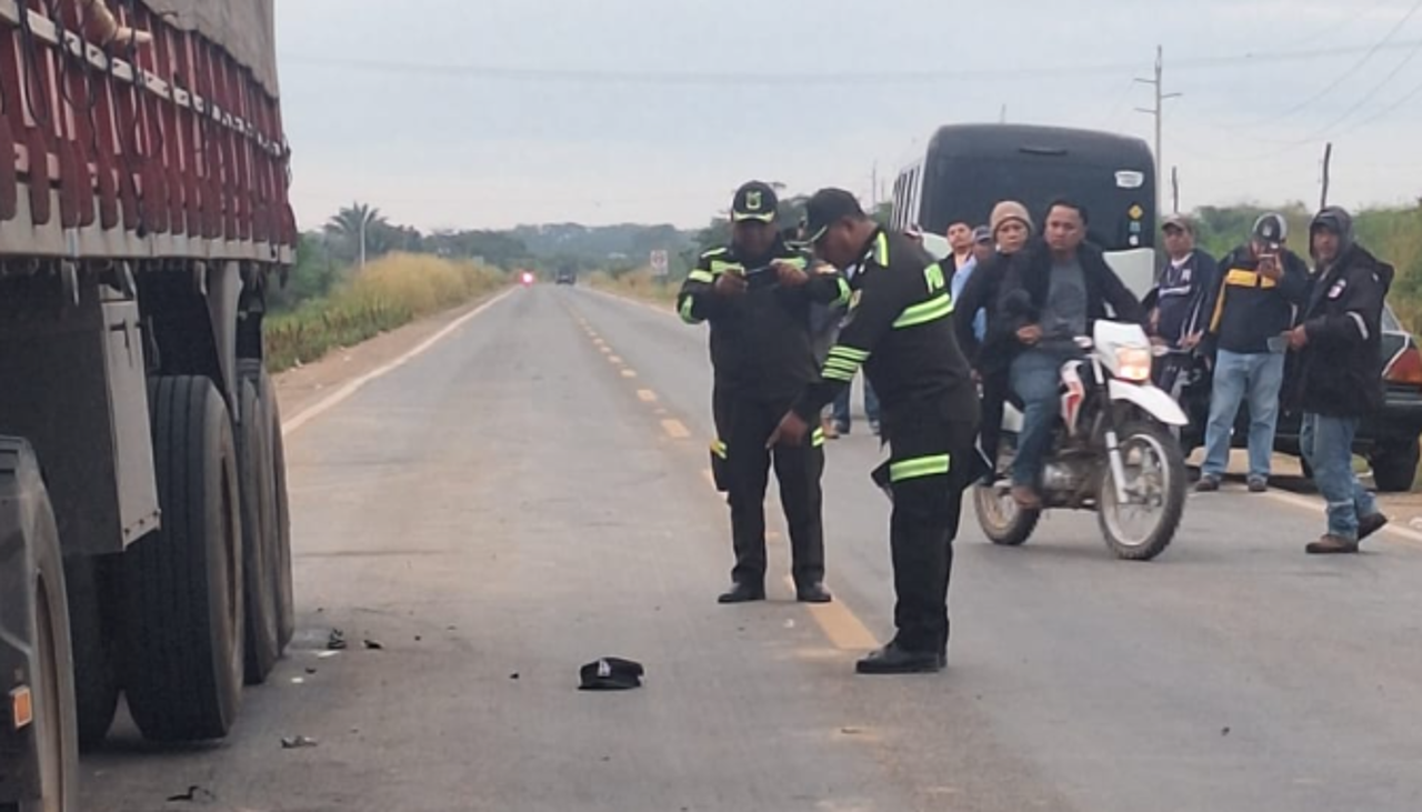 Motociclista queda gravemente herido tras chocar contra un camión varado en el bloqueo de San Julián