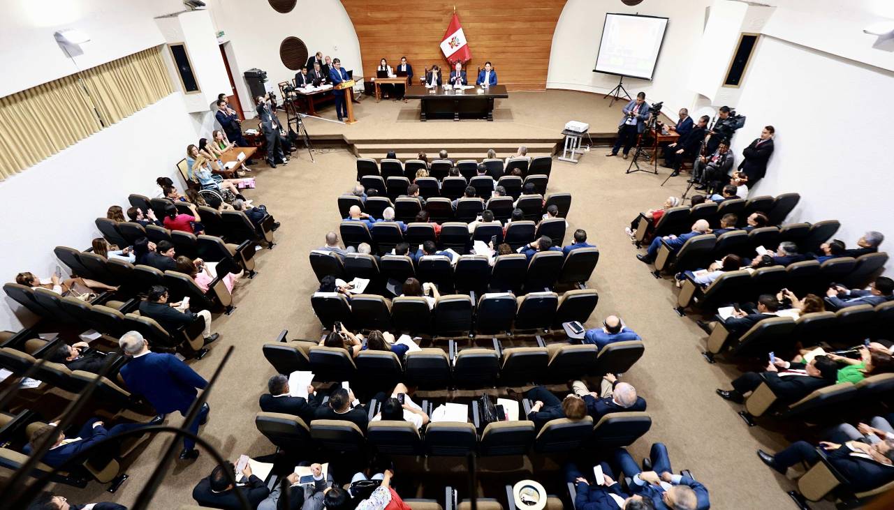 Congreso de Perú aprueba censura contra José Jeri y declara vacancia en la Presidencia