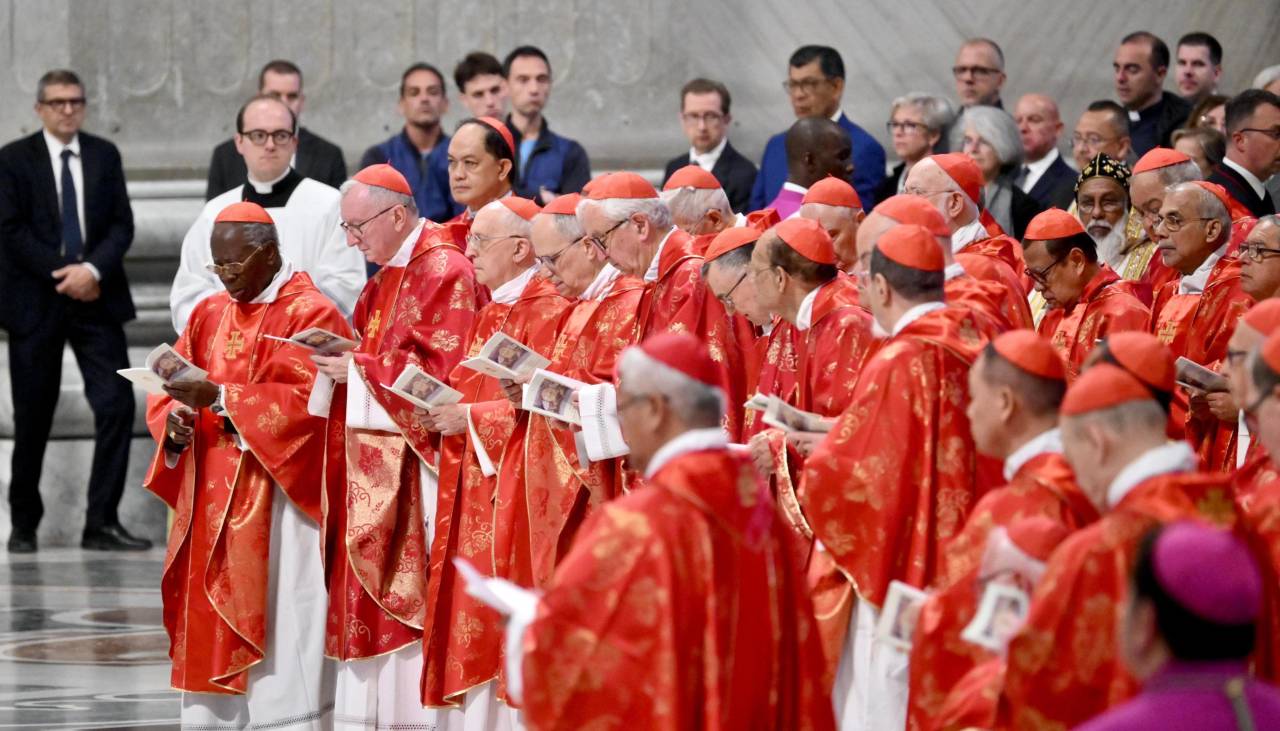 Misa previa al cónclave: El cardenal decano pide “el papa que la humanidad necesita en este momento tan difícil”