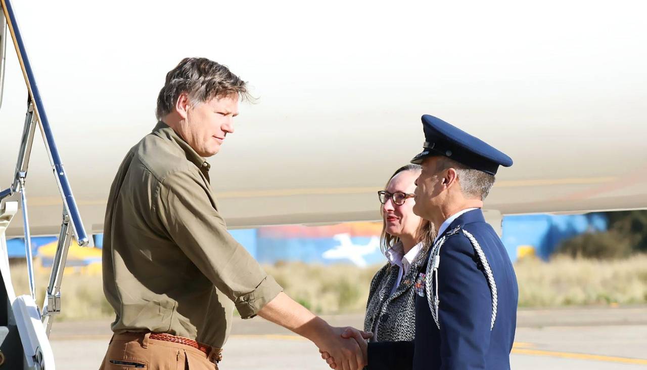 Vicecanciller de EEUU llega a Bolivia “para dar paso a una nueva era” en las relaciones con la llegada de Paz al poder