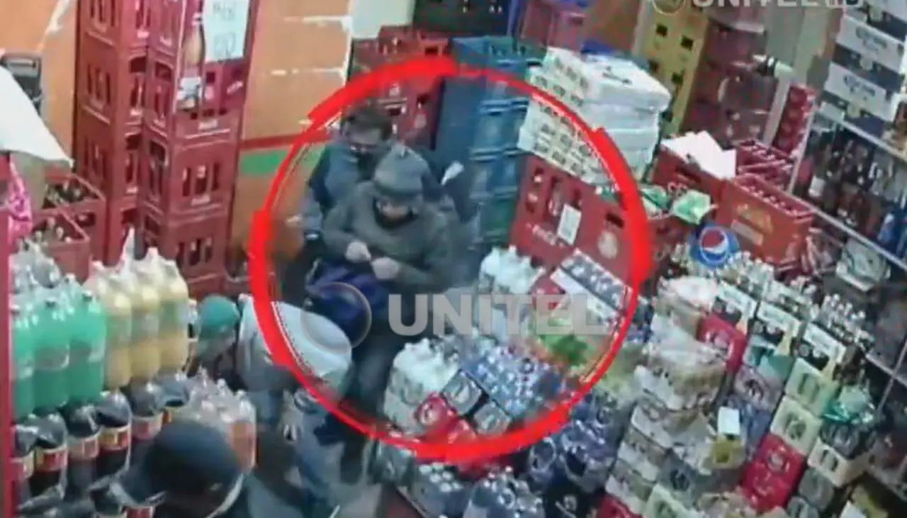 Video: Se hicieron pasar por “dolientes” para perpetrar un atraco en cuestión de segundos