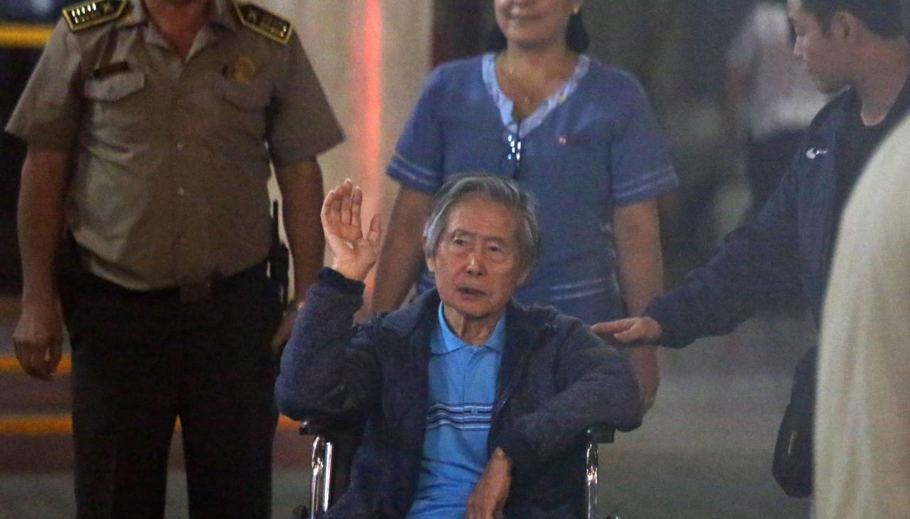 El expresidente peruano Alberto Fujimori “está luchando” por su vida, según su médico