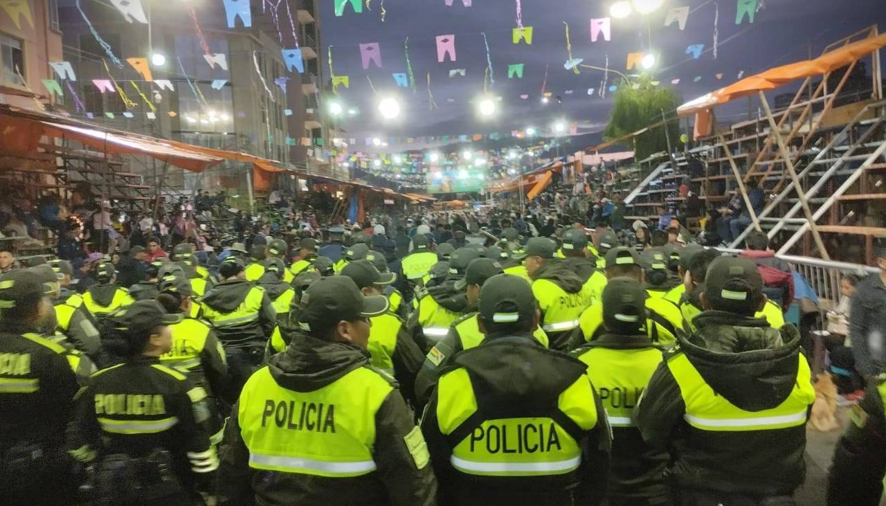 Más de 20.000 policías vigilan las fiestas del Carnaval de Bolivia