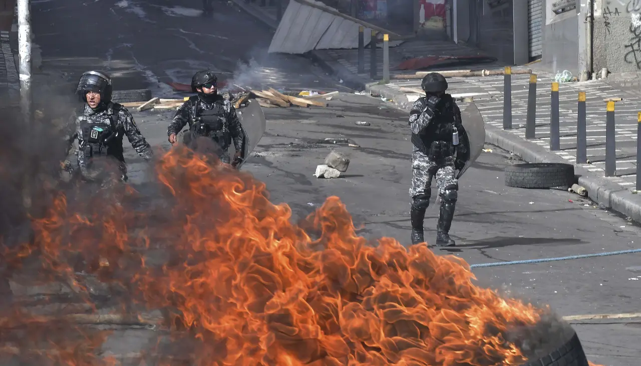 Fiscalía imputa a cuatro marchistas de la COB tras enfrentamientos con la Policía