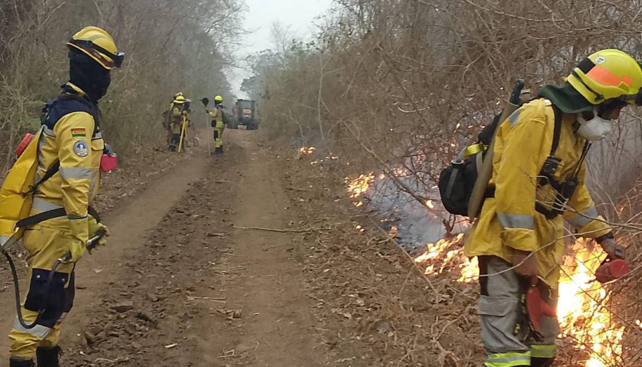 El fuego persiste en la Chiquitanía y los Valles en Santa Cruz; suman más de 13.500 personas que reportaron problemas de salud