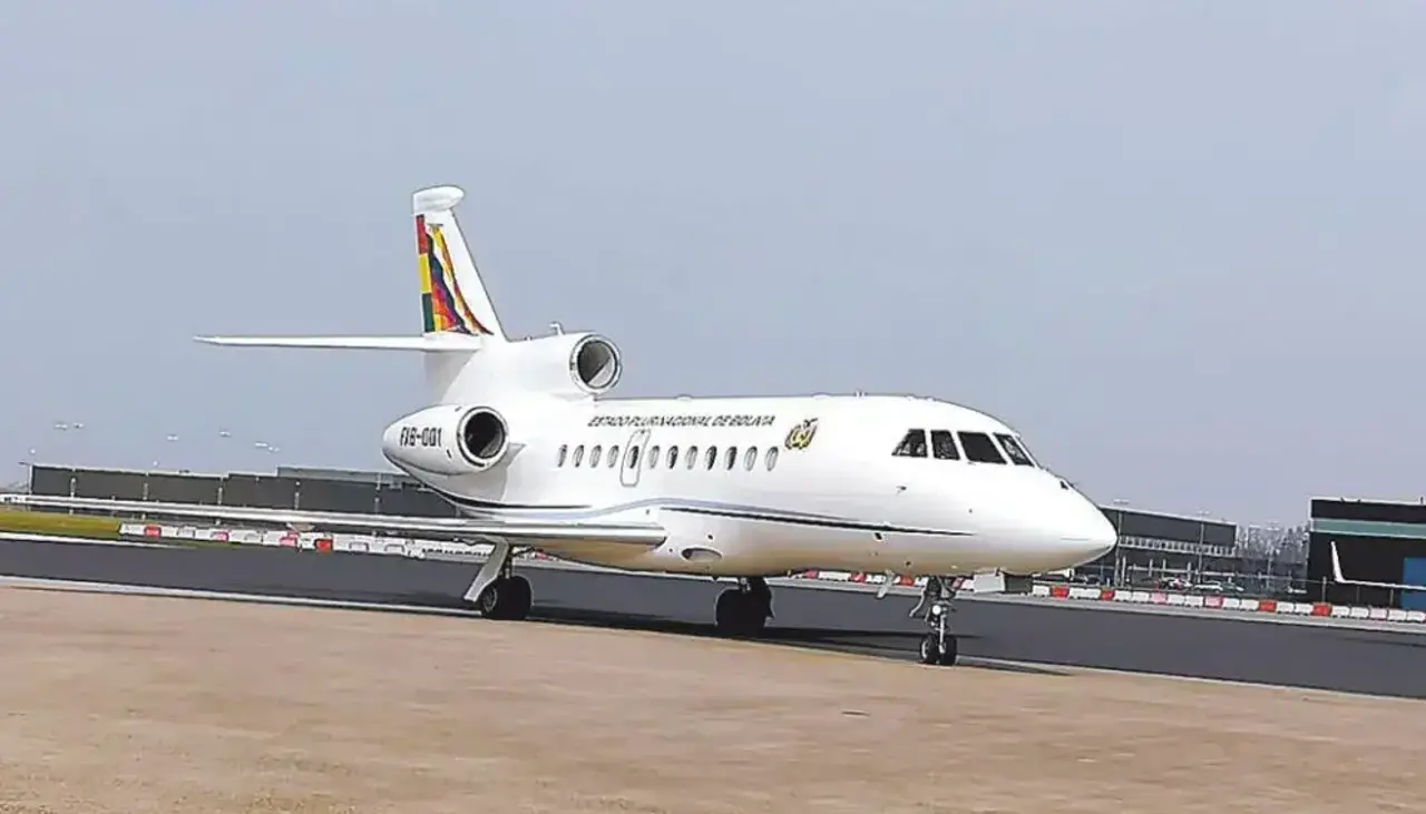 Comisión de investigación pone en la mira la compra del avión presidencial, el satélite, las barcazas y radares