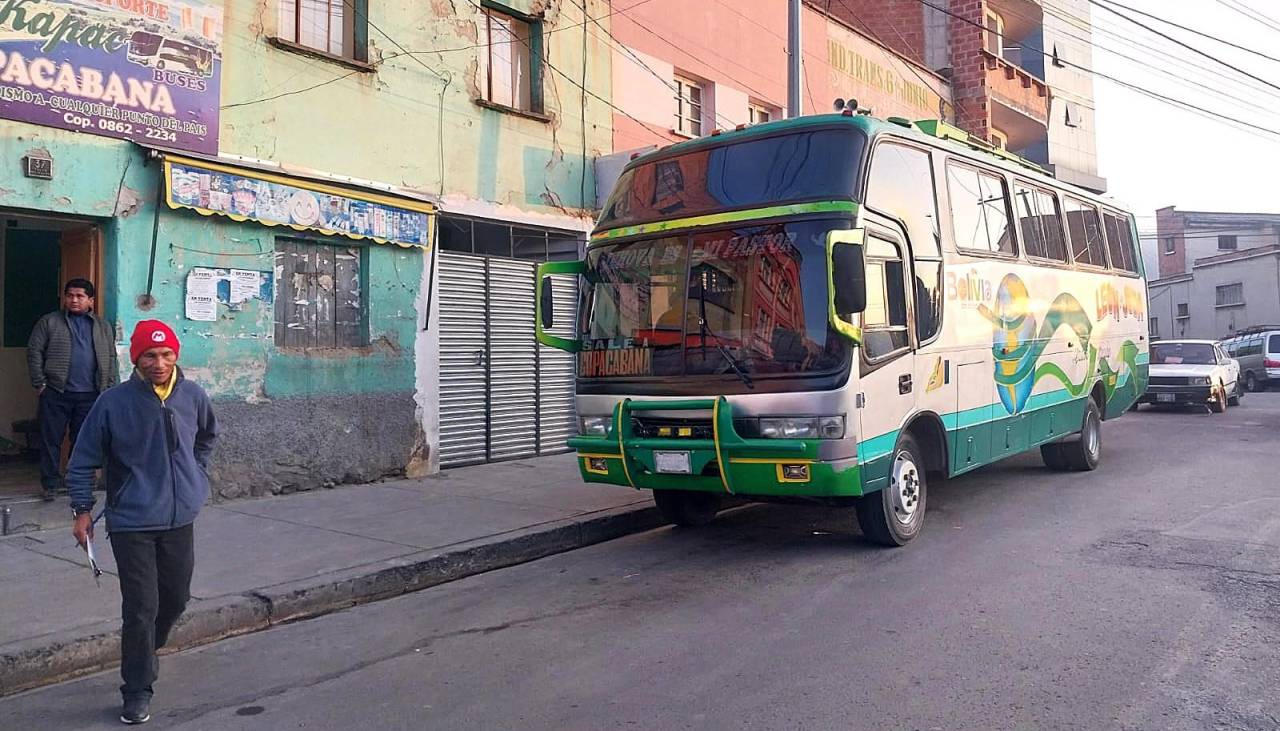 Se reactivan los viajes a Copacabana tras nueve días de bloqueo; los campesinos marchan este miércoles en La Paz 