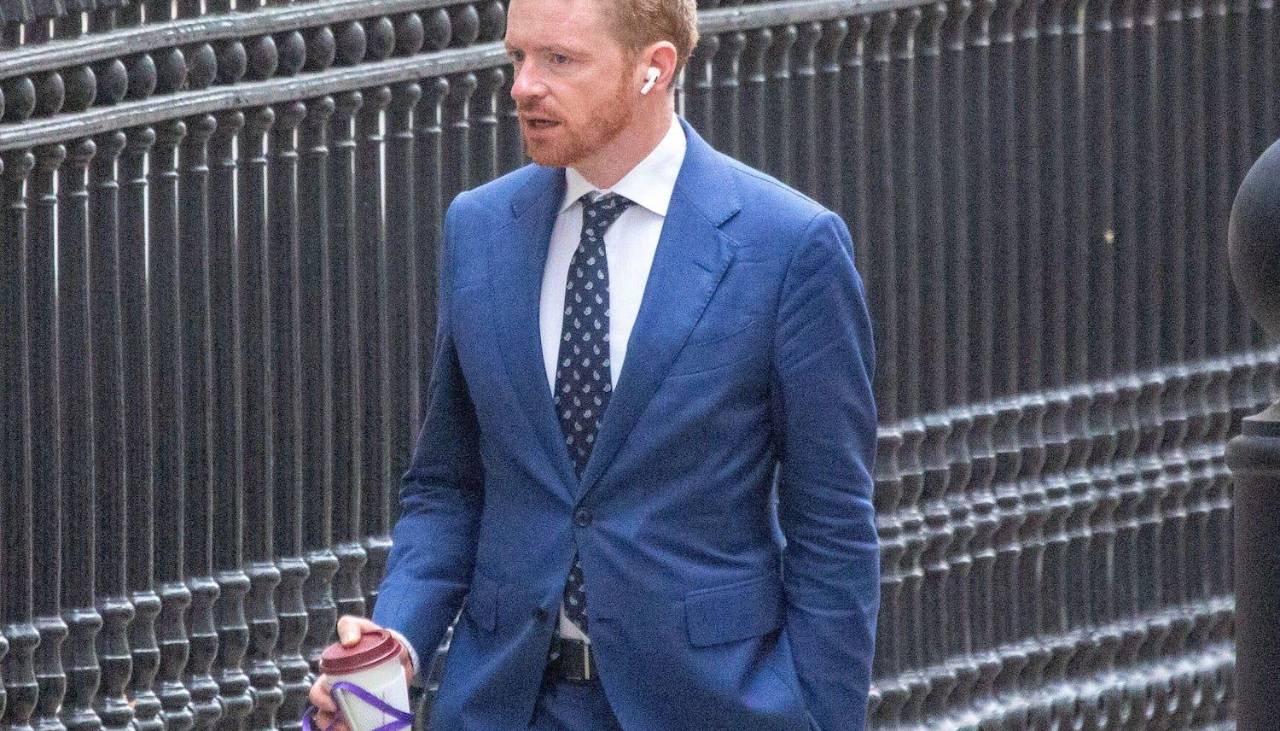 Renuncia el jefe de gabinete del primer ministro británico por vínculos de exembajador con Epstein