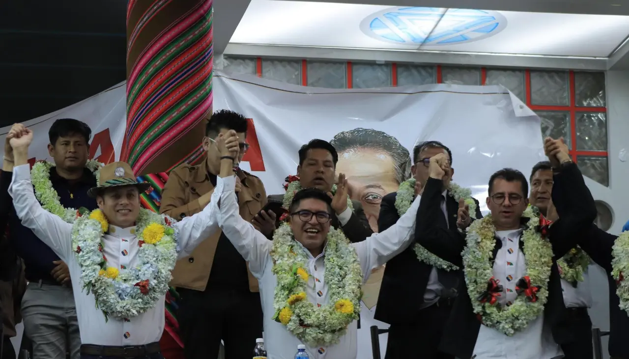 Lara: “Los corruptos no quieren dejar de robar, pero los vamos a derrotar en las subnacionales a toditos estos dinosaurios”