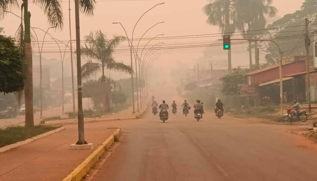 En Beni escolares pasarán clases a distancia por la densa humareda provocada por incendios forestales 