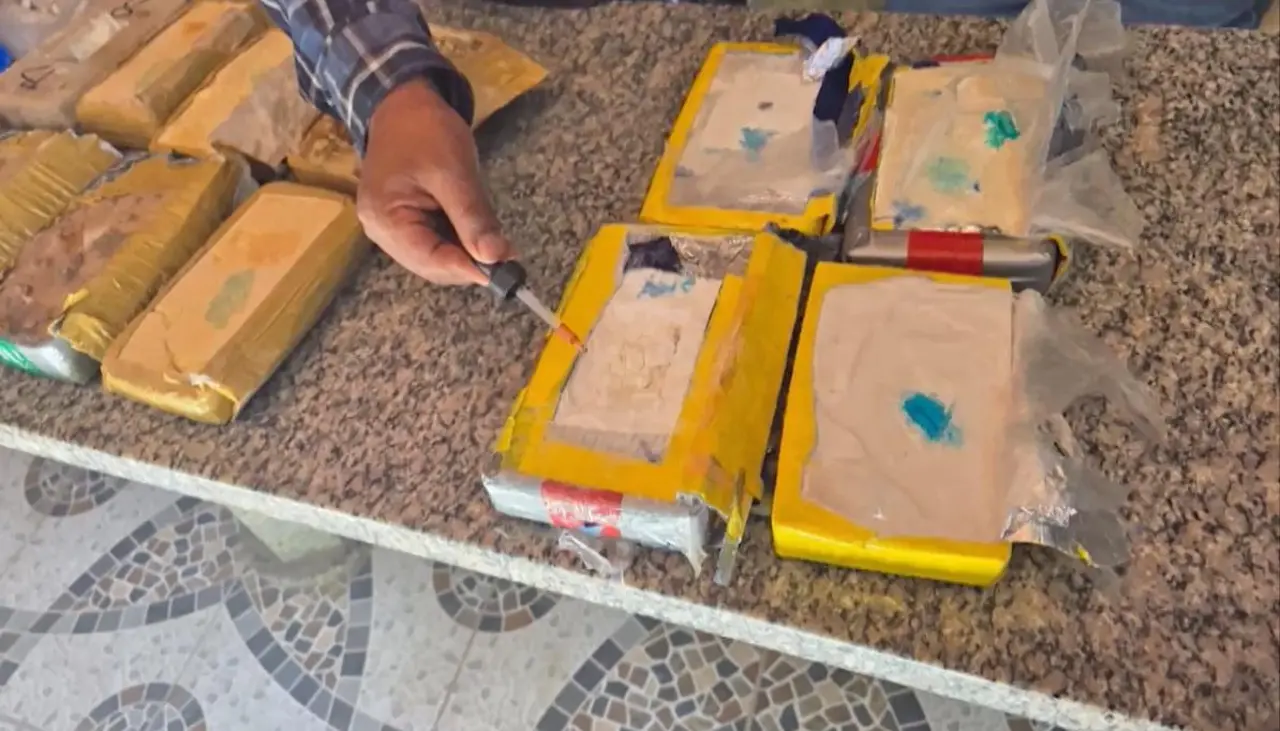 Dictan detención domiciliaria para los siete policías investigados por el hallazgo de droga en un recinto de la Felcc