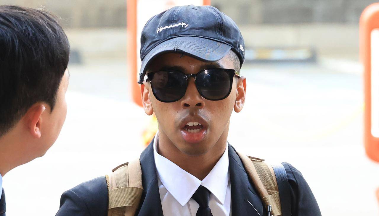 Condenan a 6 meses de prisión a ‘youtuber’ estadounidense que vandalizó una estatua en Seúl