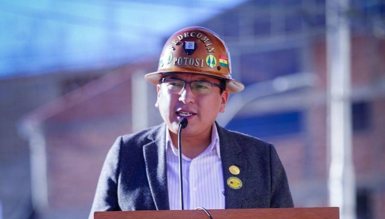 La Asamblea de Potosí designa como gobernador a Marco Copa, quien entregará la silla a Joaquino