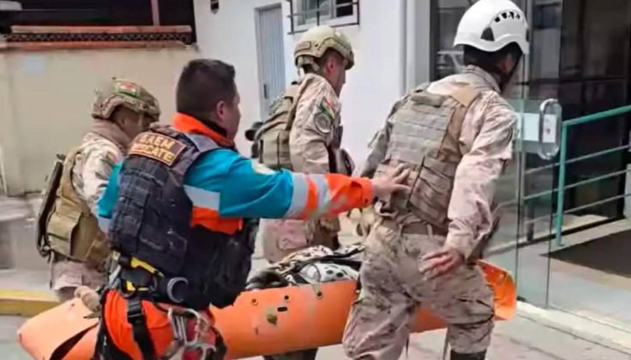 Mazamorra en Bajo Llojeta: Un hombre estuvo al menos 10 horas con el barro hasta el cuello