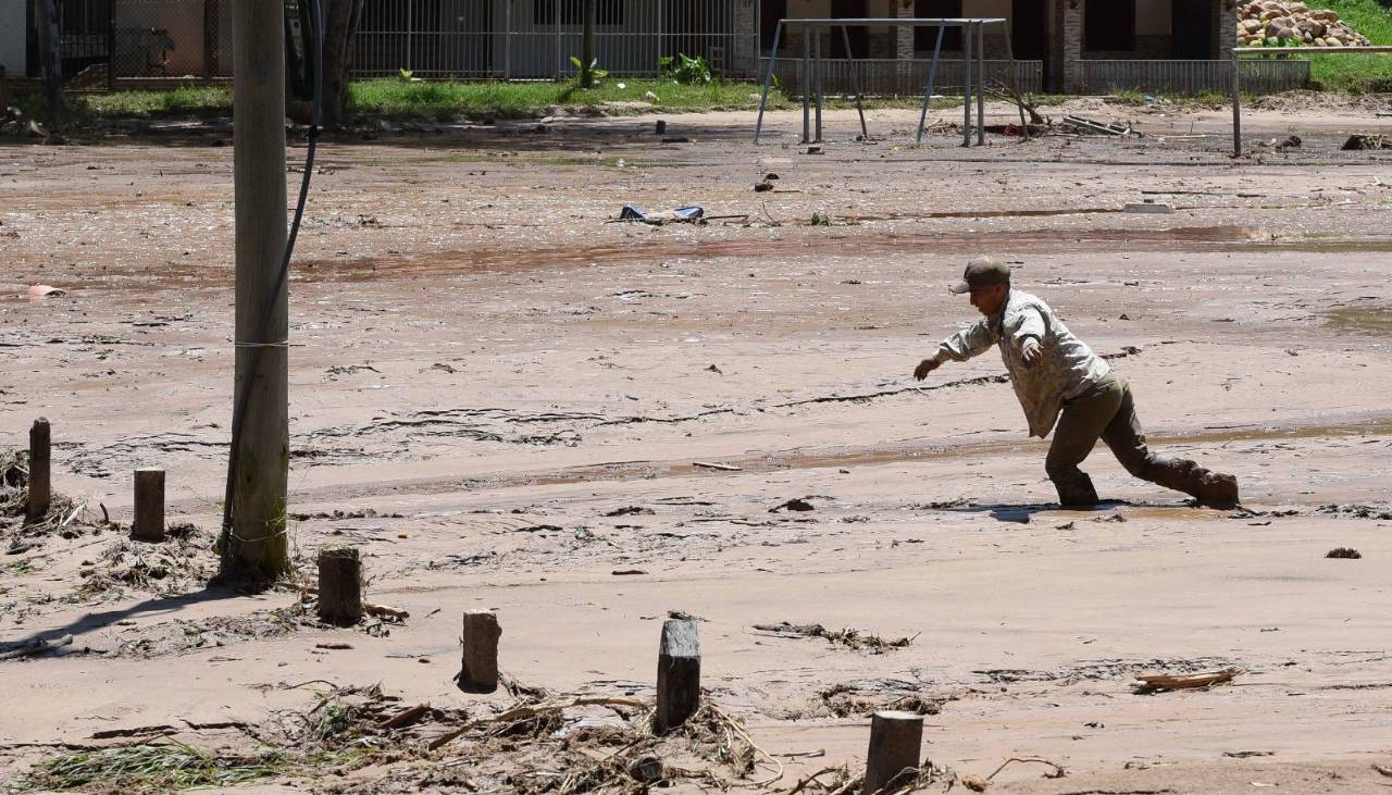 Desastre en Samaipata: Continúa la búsqueda de Ramona y otra persona desaparecida en medio de la mazamorra