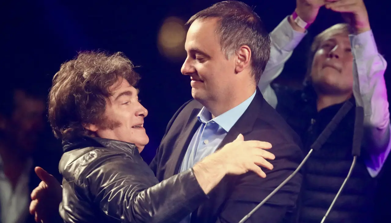 Manuel Adorni, vocero de Milei, gana las elecciones legislativas en Buenos Aires