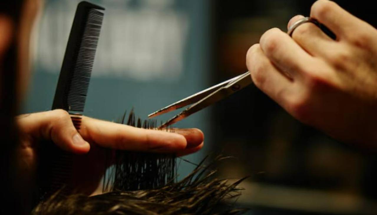 Barbero fue apuñalado por un cliente que le exigía rebaja en el precio, reporta la Policía