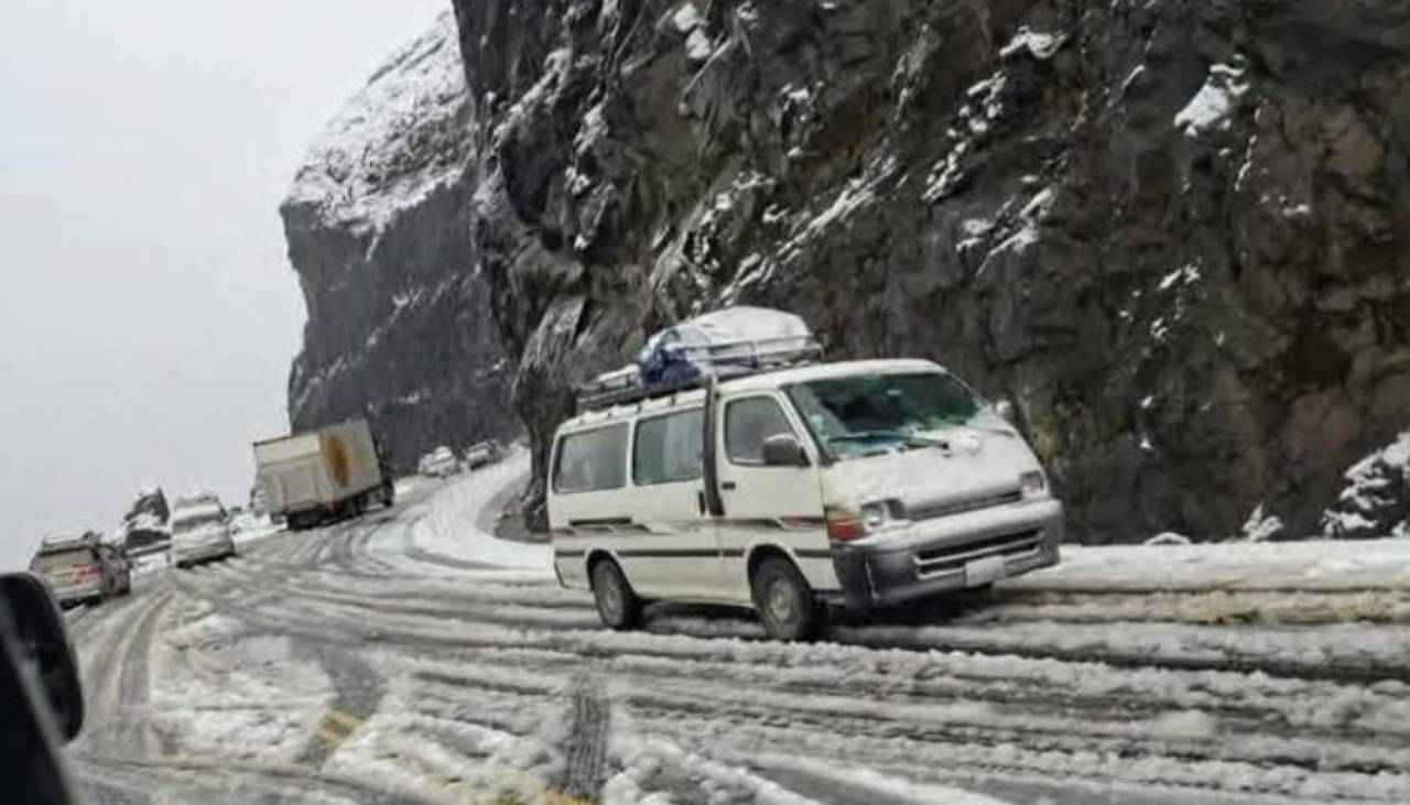 La Paz: Se restablecen los viajes a los Yungas tras intensa nevada en la Cumbre