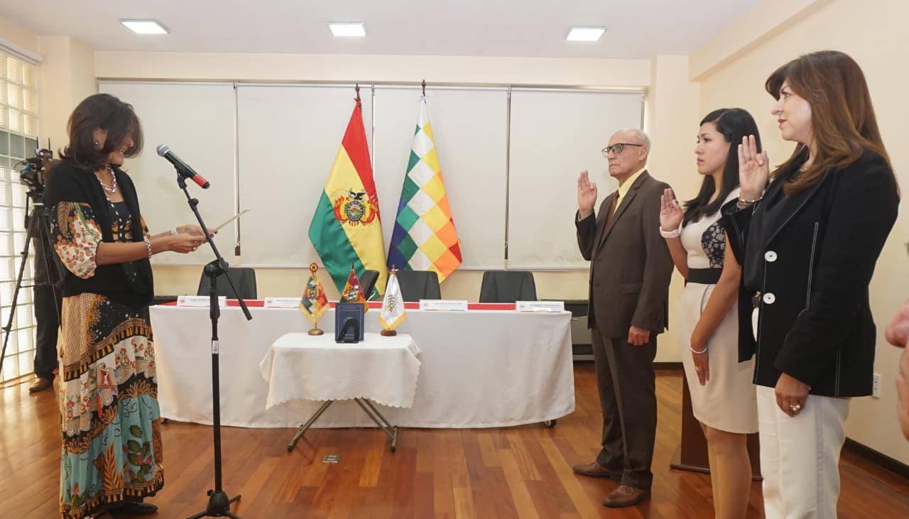 Ministra de Educación posesiona a tres viceministros y señala que conformó un equipo técnico