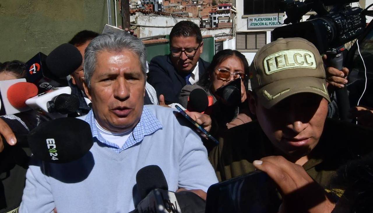 Dictan detención domiciliaria para el exministro Novillo por el caso radares, según su defensa