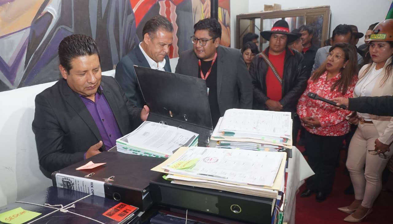 Gobernación de La Paz inicia transición con 12 comisiones para el traspaso de información