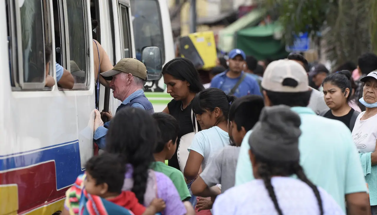 El Gobierno llega a un acuerdo con un bloque de los transportistas de Santa Cruz