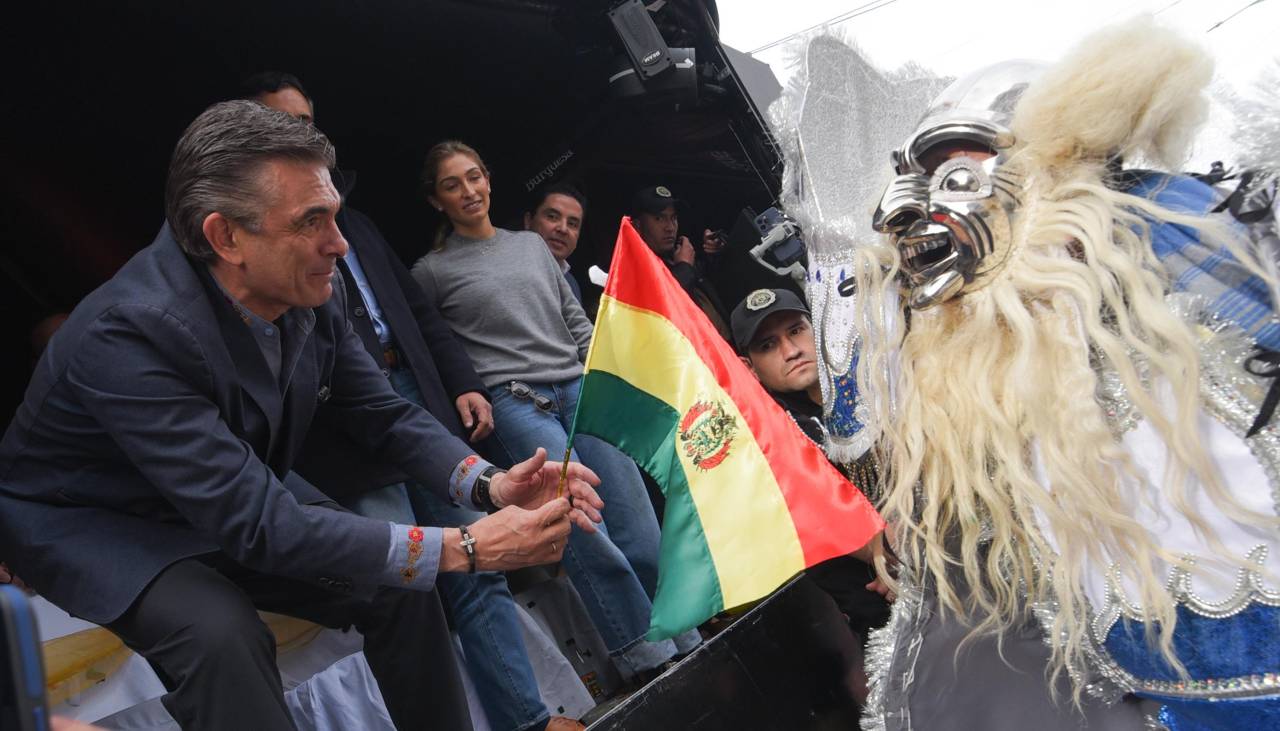 ¿Rodrigo Paz volverá a bailar en el Gran Poder? Esto responde el mandatario desde el público