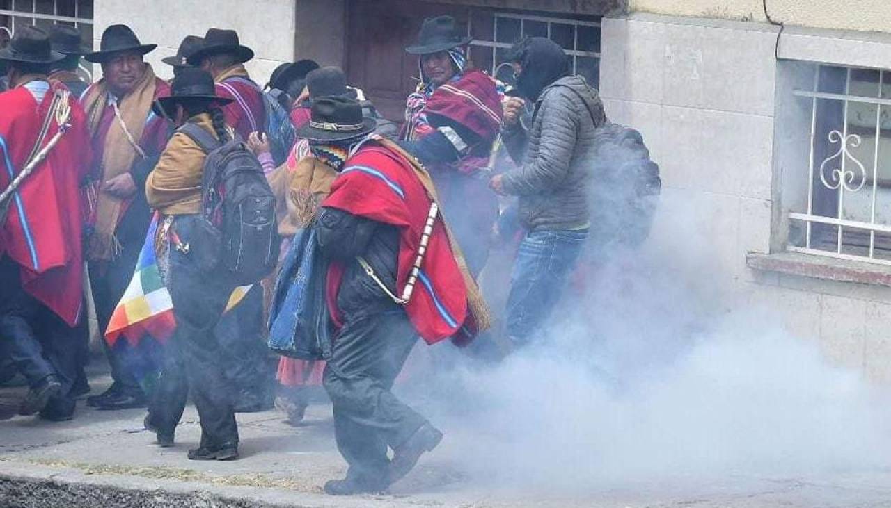 Ponchos Rojos dicen que uno de sus dirigente está en “estado critico” tras gasificación en La Paz 