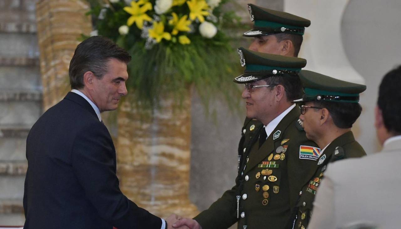 Javier Álvarez es posesionado como nuevo comandante general de la Policía Boliviana