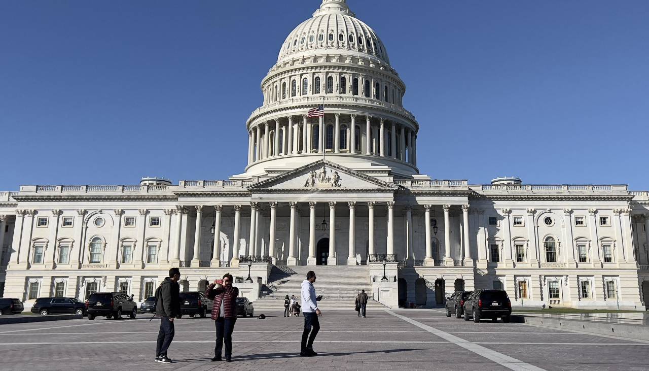 Congreso de EEUU termina con el cierre gubernamental más largo de la historia