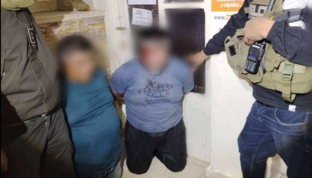 Dos hombres implicados en un robo son perseguidos e intentan usar un arma de fuego contra la Policía