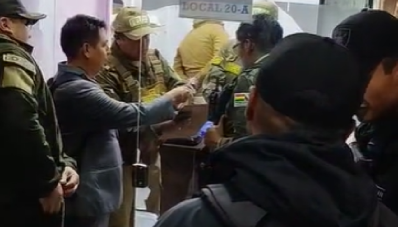 “La práctica corrupta era mensual” en el Sedes de La Paz y no es el único caso, denuncia asambleísta Alanoca