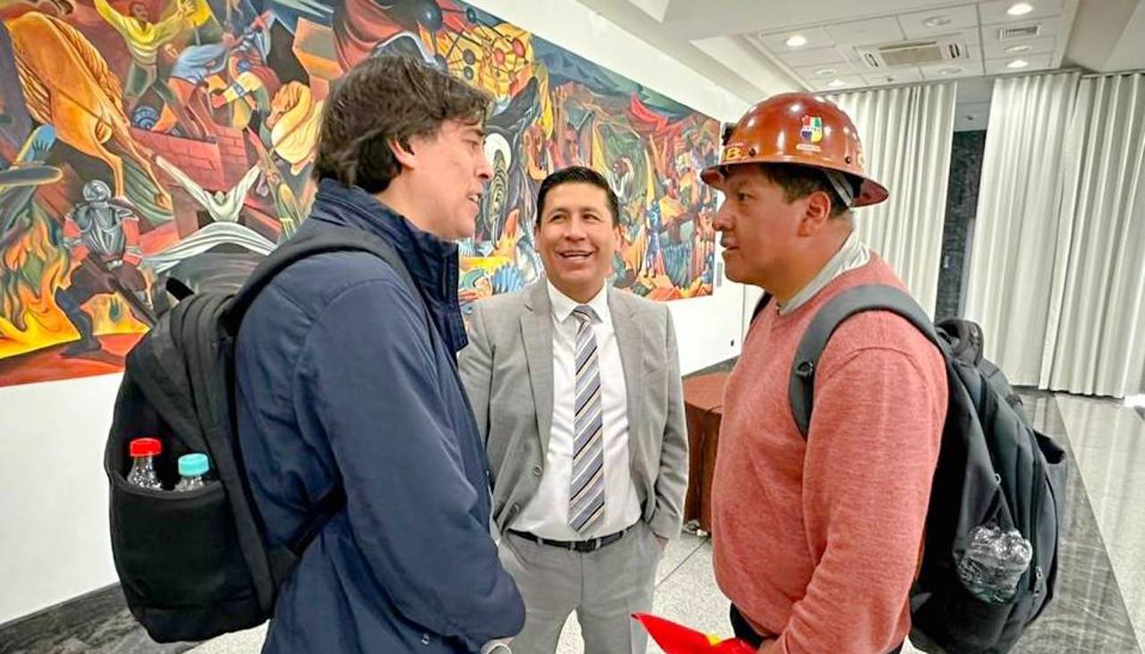 En medio de las protestas, la COB se reúne con autoridades del Gobierno por el DS 5503