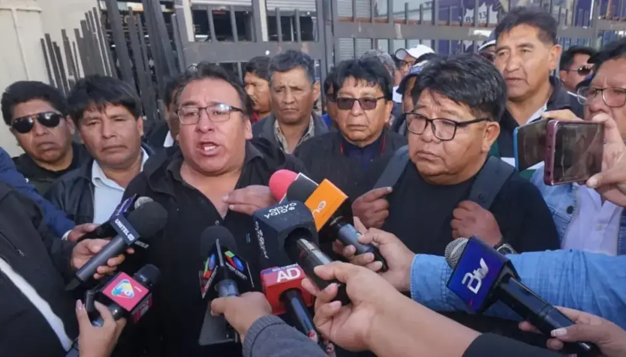 “No solo afecta a nuestro sector, sino a la población en general”: Transporte de La Paz va a ampliado por el alza del diésel 