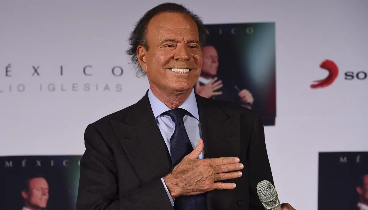 Denuncian a Julio Iglesias por agresión sexual contra dos extrabajadoras