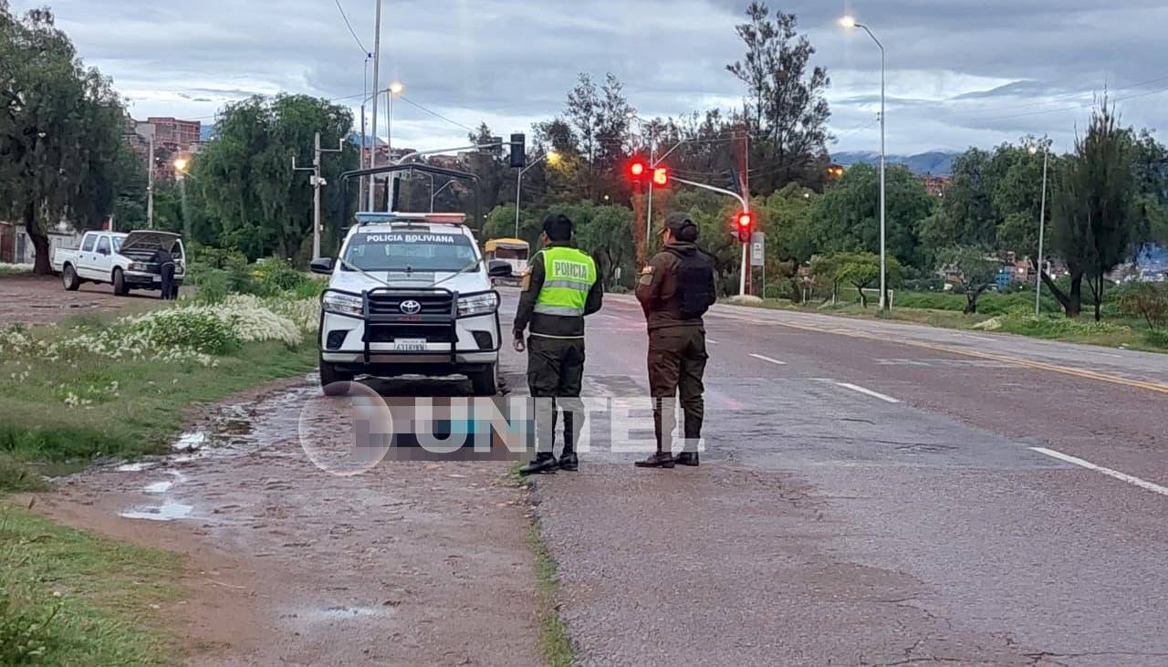 Hallan el cuerpo sin vida de un hombre en plena vía pública, presumen que fue atropellado y arrastrado
