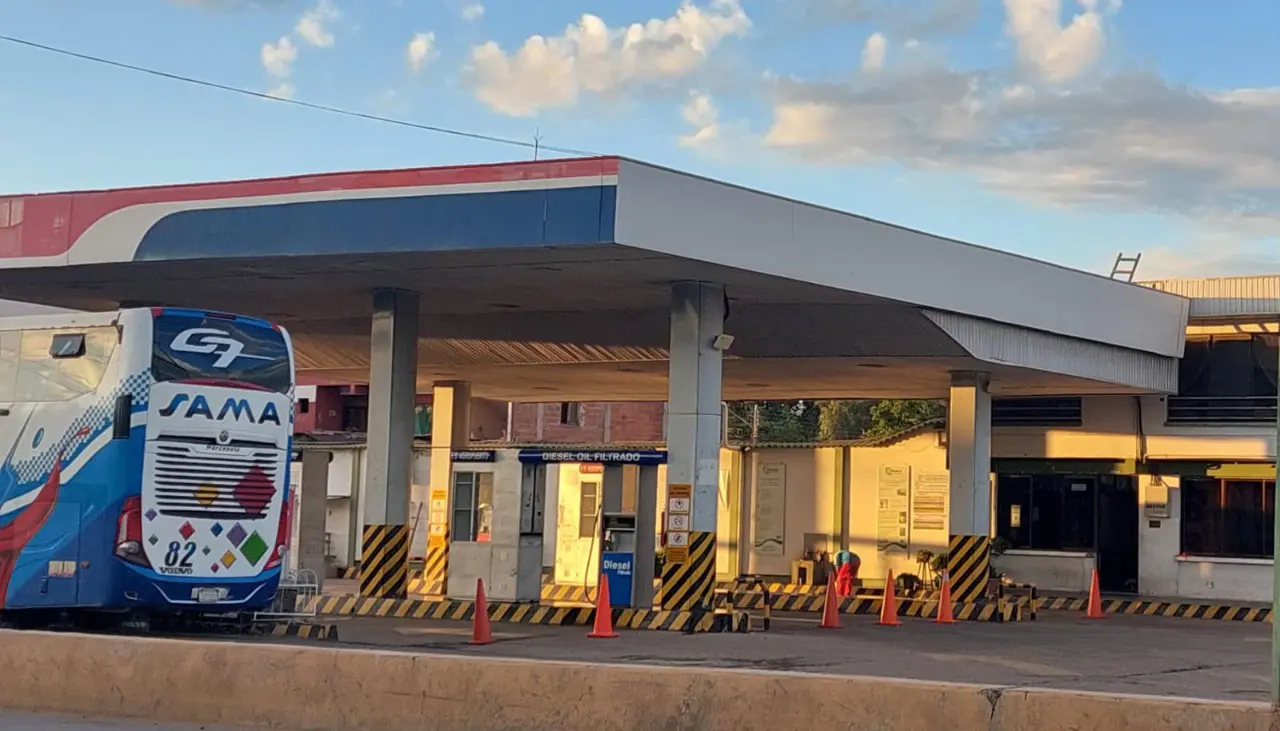 Las filas por combustibles siguen en este inicio de semana en el eje central