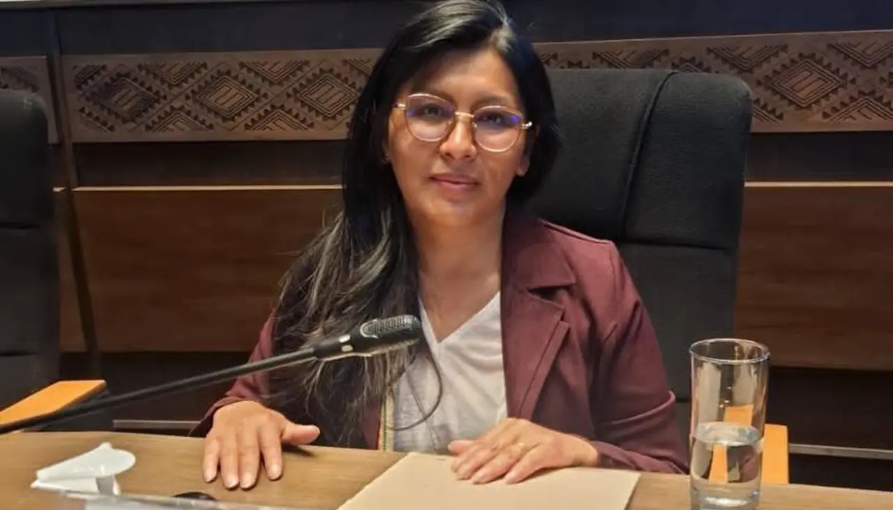 Senadora Chapetón dice que “no había ni un papel de archivo” en su despacho