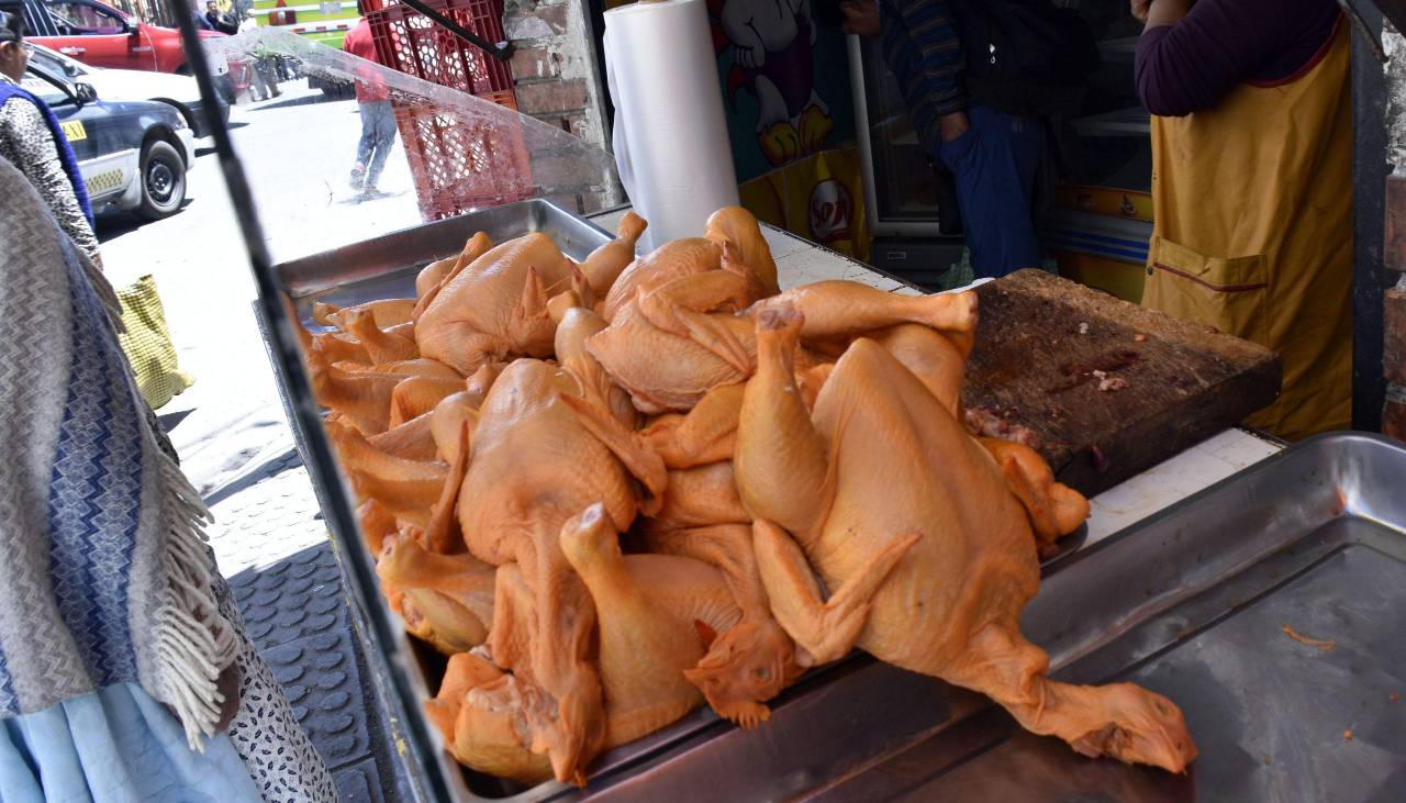 Dirigente avicultor señala que el costo de producción del pollo subió un 20% por el precio del combustible