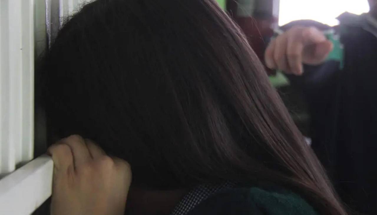 “Ella empezó a provocarme” dice agresora de su compañera y pide disculpas