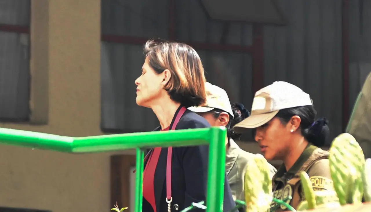 La juez que anuló orden de aprehensión contra Evo Morales es ingresada a la Felcc de La Paz para prestar su declaración 