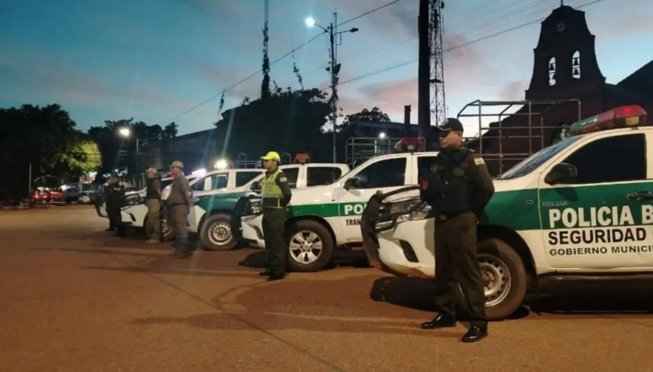 Dos policías son brutalmente golpeados por una turba de personas tras una persecución en Beni, dice la Felcc 