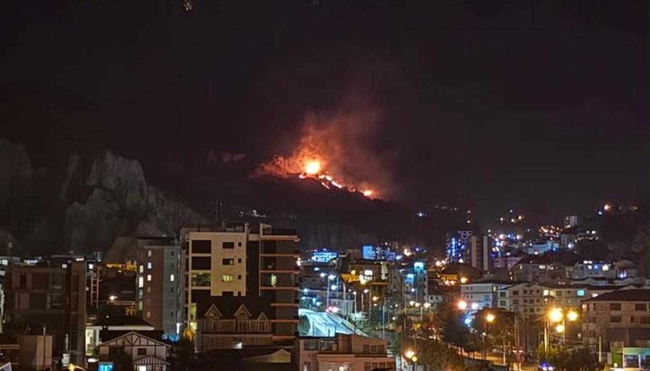 Reportan un incendio forestal en la zona sur de La Paz